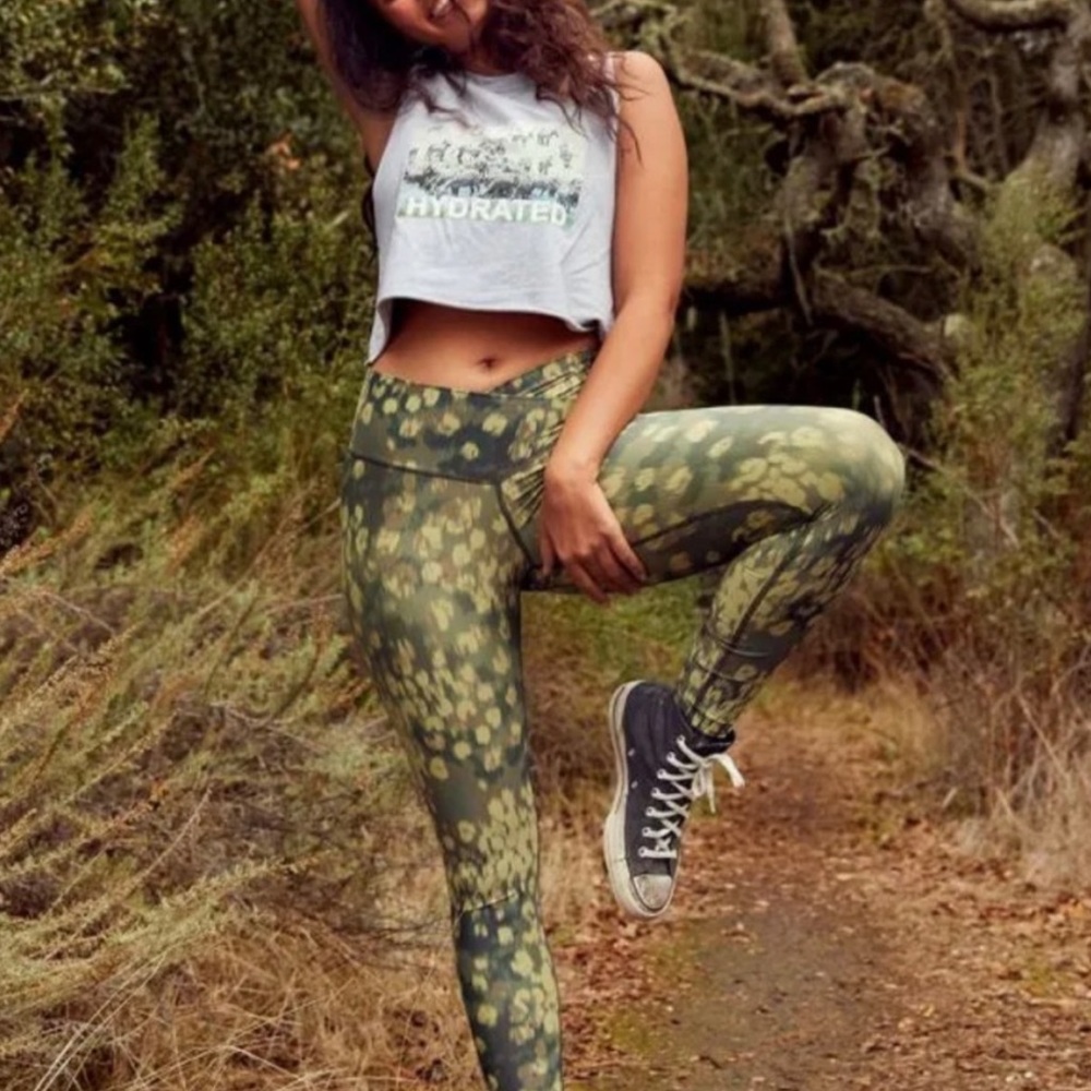 Aerie Offline Leggings Green Printed Size Medium